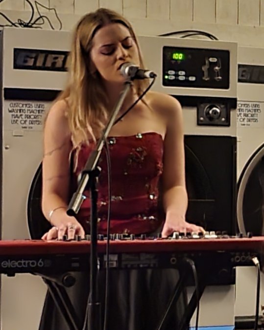 Charm of Finches, Ivy